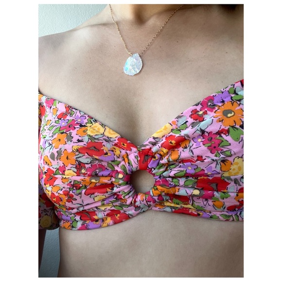 Floral Crop Top 🌺🌸💐 - Picture 3 of 5